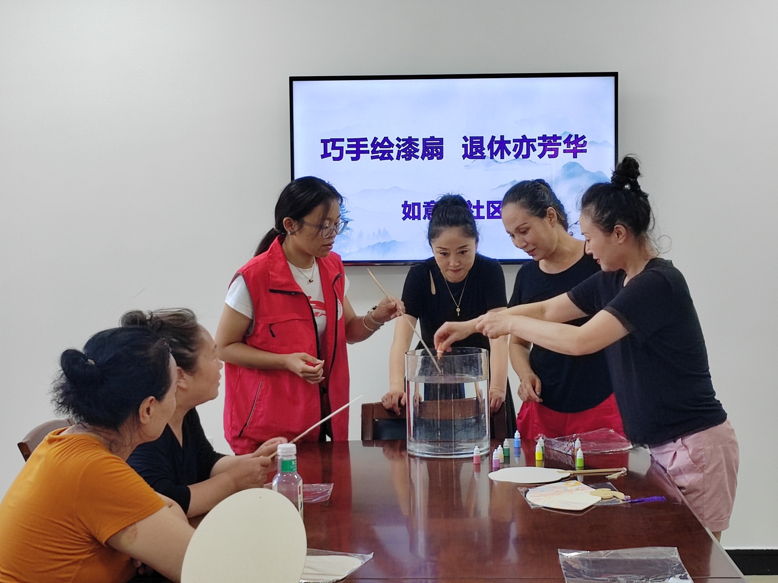 元寶山區(qū)西城街道如意東社區(qū)關(guān)工委教師節(jié)非遺活動照片4_副本.jpg