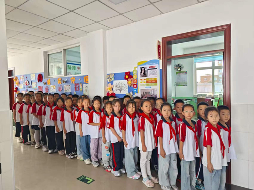 元寶山區(qū)平礦二小融合路隊(duì)展風(fēng)采  文明習(xí)慣育新人活動(dòng)照片6_副本.jpg