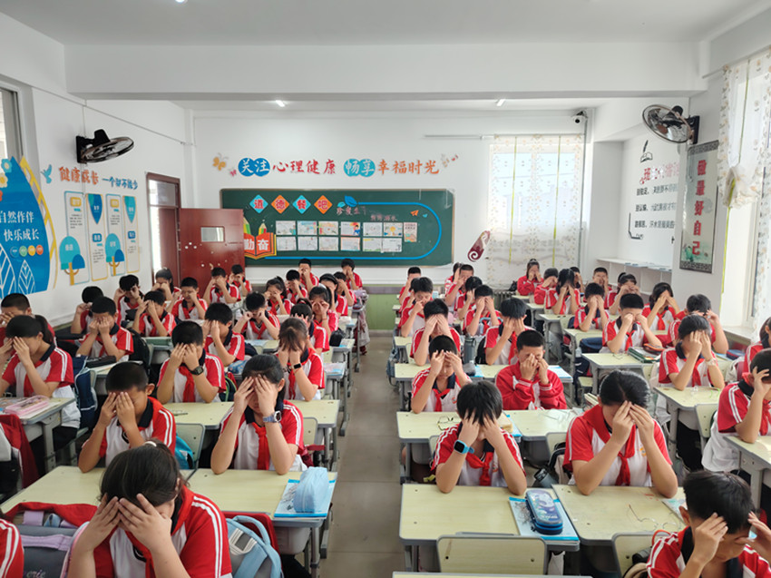 元寶山區(qū)平礦二小融合路隊(duì)展風(fēng)采  文明習(xí)慣育新人活動(dòng)照片2_副本.jpg