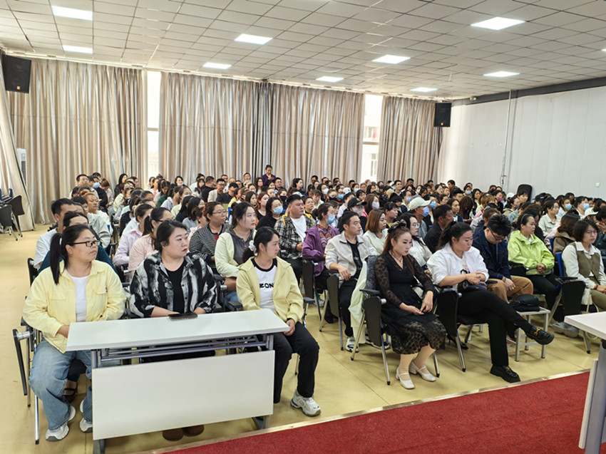 1758091746445055.jpg 平礦二小一年級家長委員會成立暨“五老”進校園活動照片21_副本.jpg