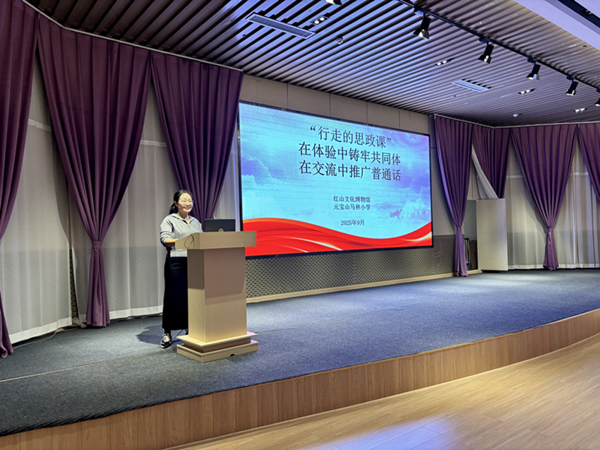 1759129382556597.jpg 馬林小學(xué)“探紅山文化根脈 繪民族團(tuán)結(jié)畫卷”研學(xué)活動照片2_副本.jpg