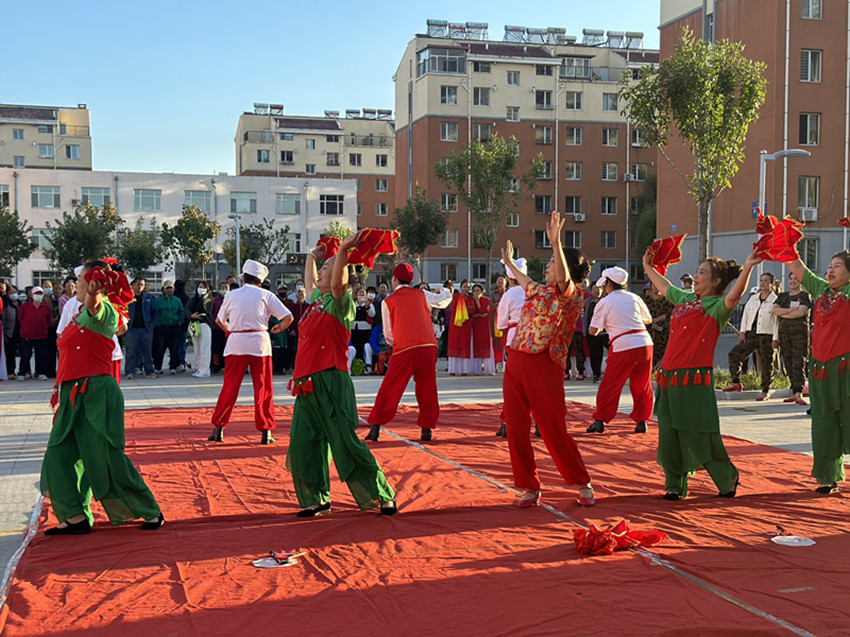 西城街道惠寧西社區(qū)月滿華誕 藝韻流芳活動(dòng)照片2_副本.jpg