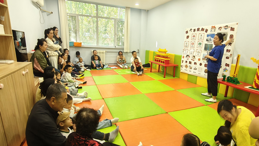 西城街道新天地社區(qū)“情滿中秋 歡度國慶”親子活動照片3_副本.jpg