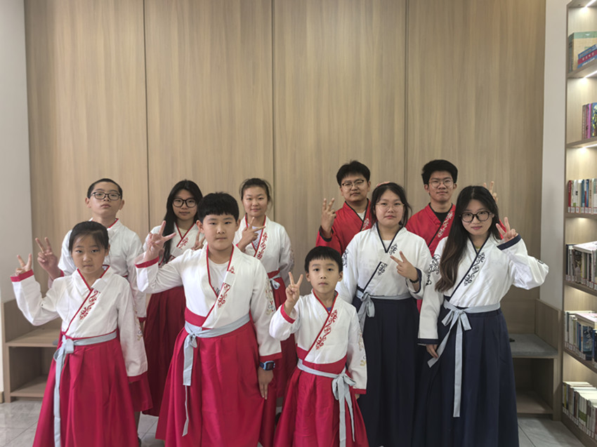 1760165427811997.jpg 西城街道王府社區(qū)“國(guó)學(xué)競(jìng)賽顯真才 詩(shī)會(huì)雅集聚賢童”活動(dòng)照片2_副本.jpg