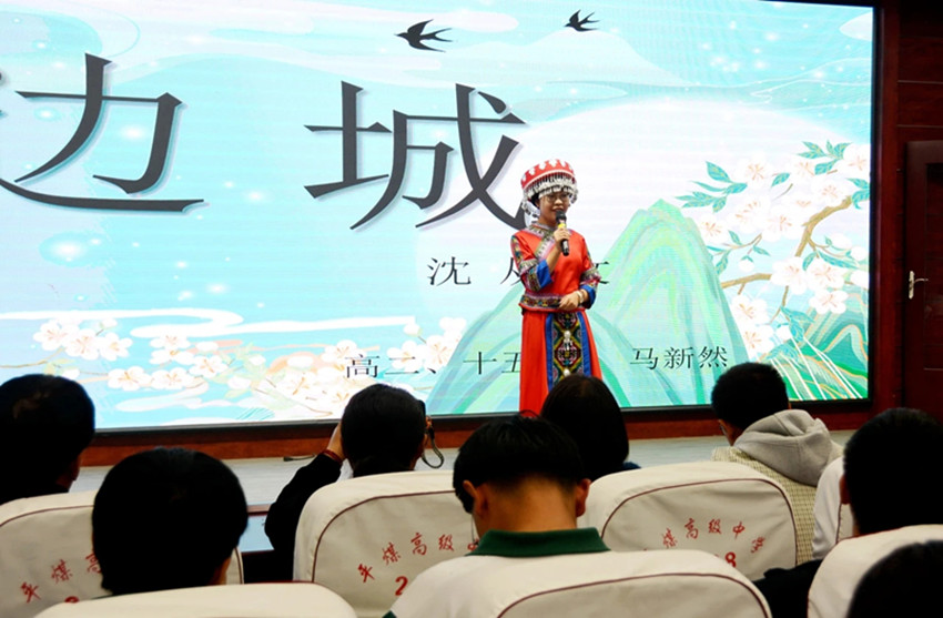 1760406889586392.jpg 平煤高中“書香悅讀 筑夢成長”讀書分享會照片5_副本.jpg