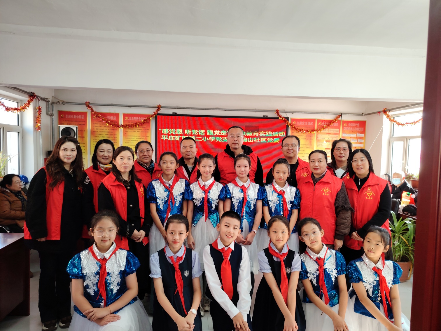 平礦二小“九九重陽暖  敬老傳美德”活動照片1_副本.jpg