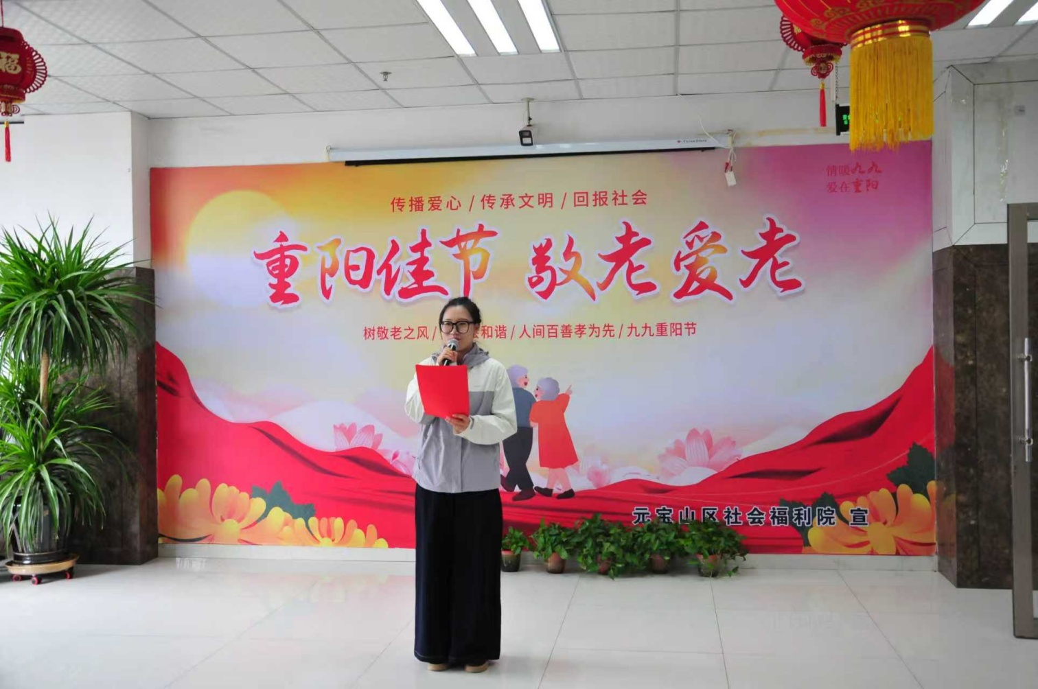 1761880940156229.jpg 區(qū)第六幼兒園 黨建引領(lǐng)聚合力,童心社區(qū)敬長輩 活動照片15_副本.jpg