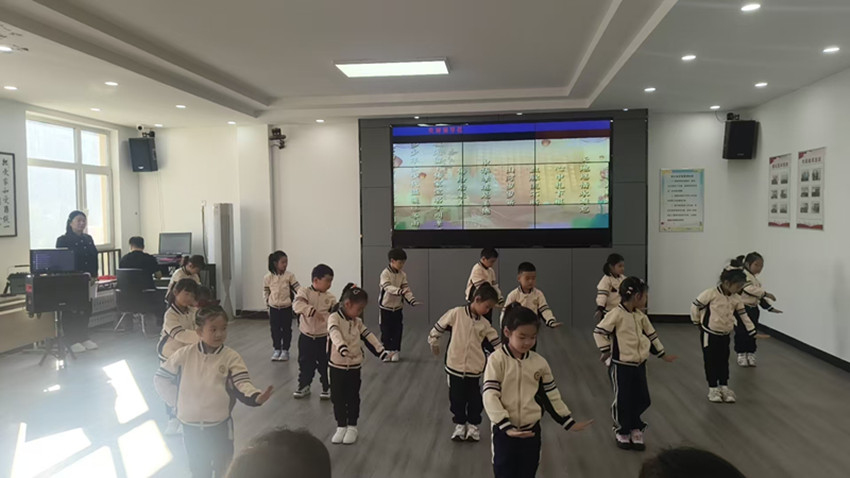 1761999907623439.jpg 西城街道紫辰社區(qū)“童聲頌重陽(yáng) 愛(ài)滿社區(qū)家”重陽(yáng)節(jié)活動(dòng)照片1_副本.jpg