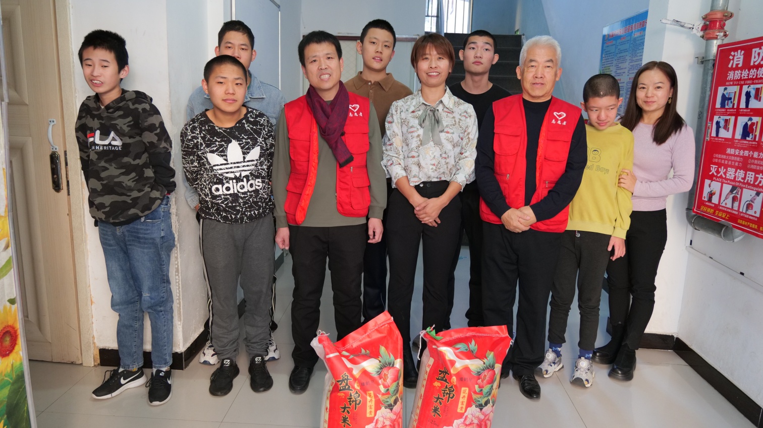 1762223794257557.jpg 草原藍哈達協(xié)會協(xié)會“用愛澆灌“無聲花朵”看望聾啞兒童活動照片2_副本.jpg