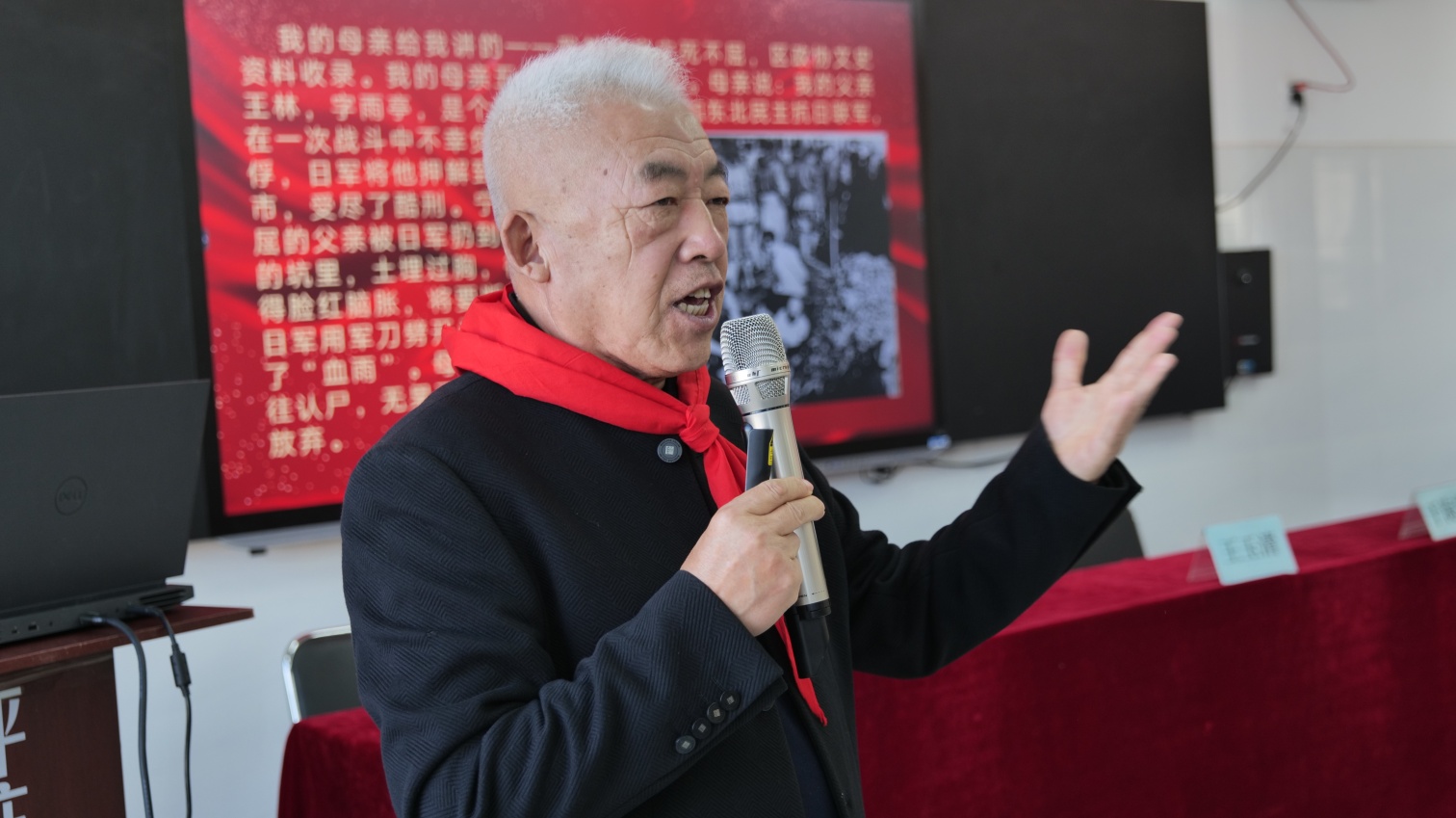 平礦一小“一張老照片 一曲拍手歌 一堂愛國課”紅色故事活動照片2_副本.jpg