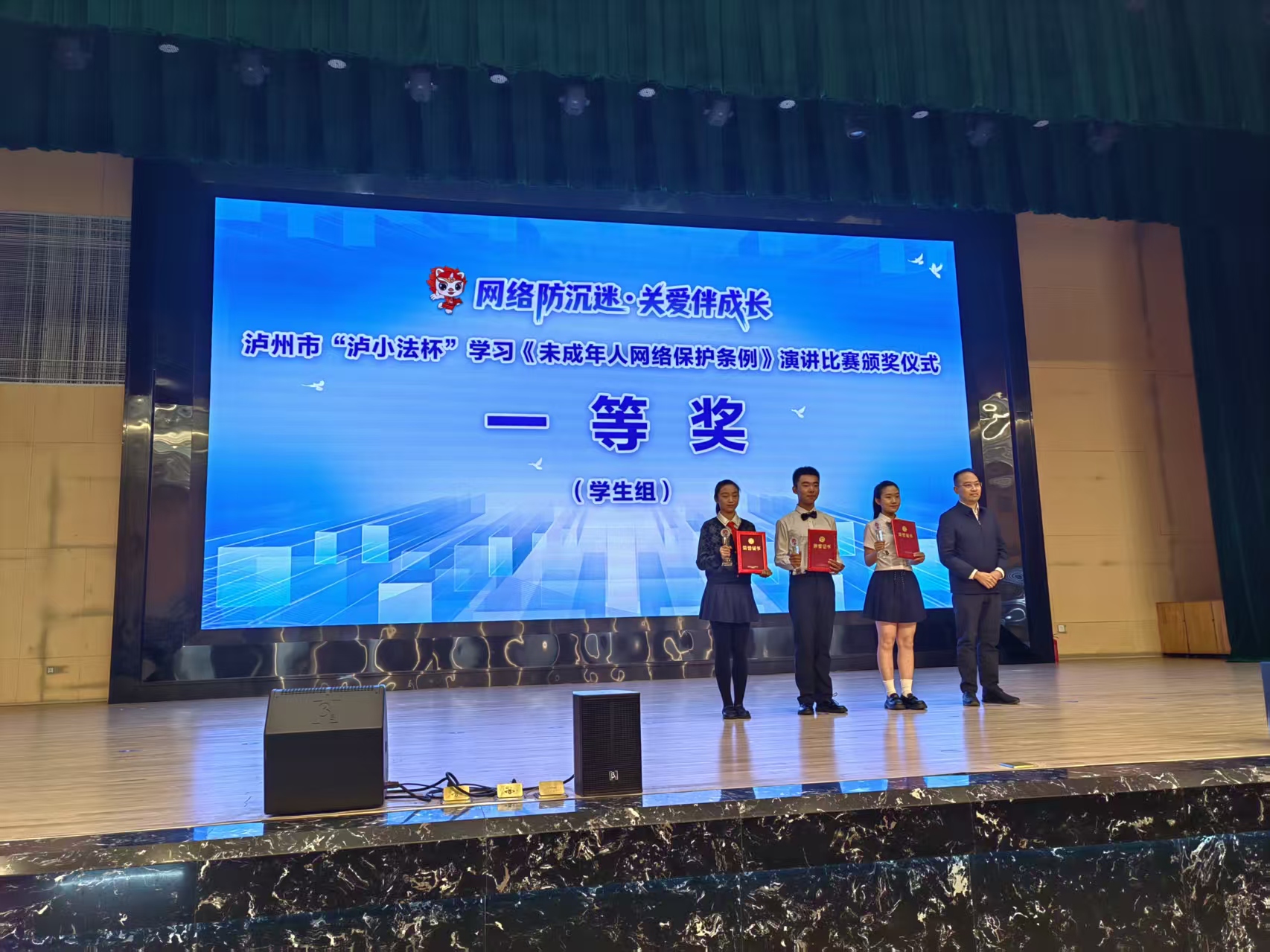 1764141403216080.jpg 56e1ea2a4738cb9dd3c5f7b3c7ae666e.jpg