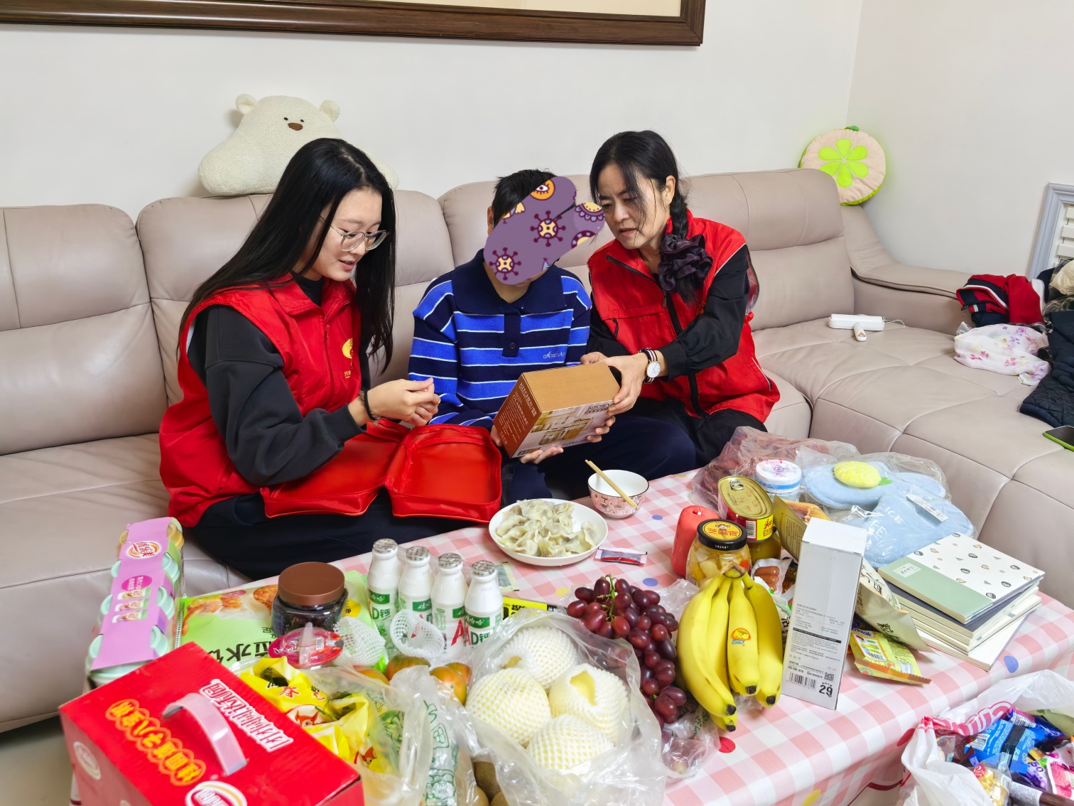 西城街道王府社區(qū)“踐行民生關(guān)懷 守護(hù)童心成長”活動(dòng)照片1_副本.jpg