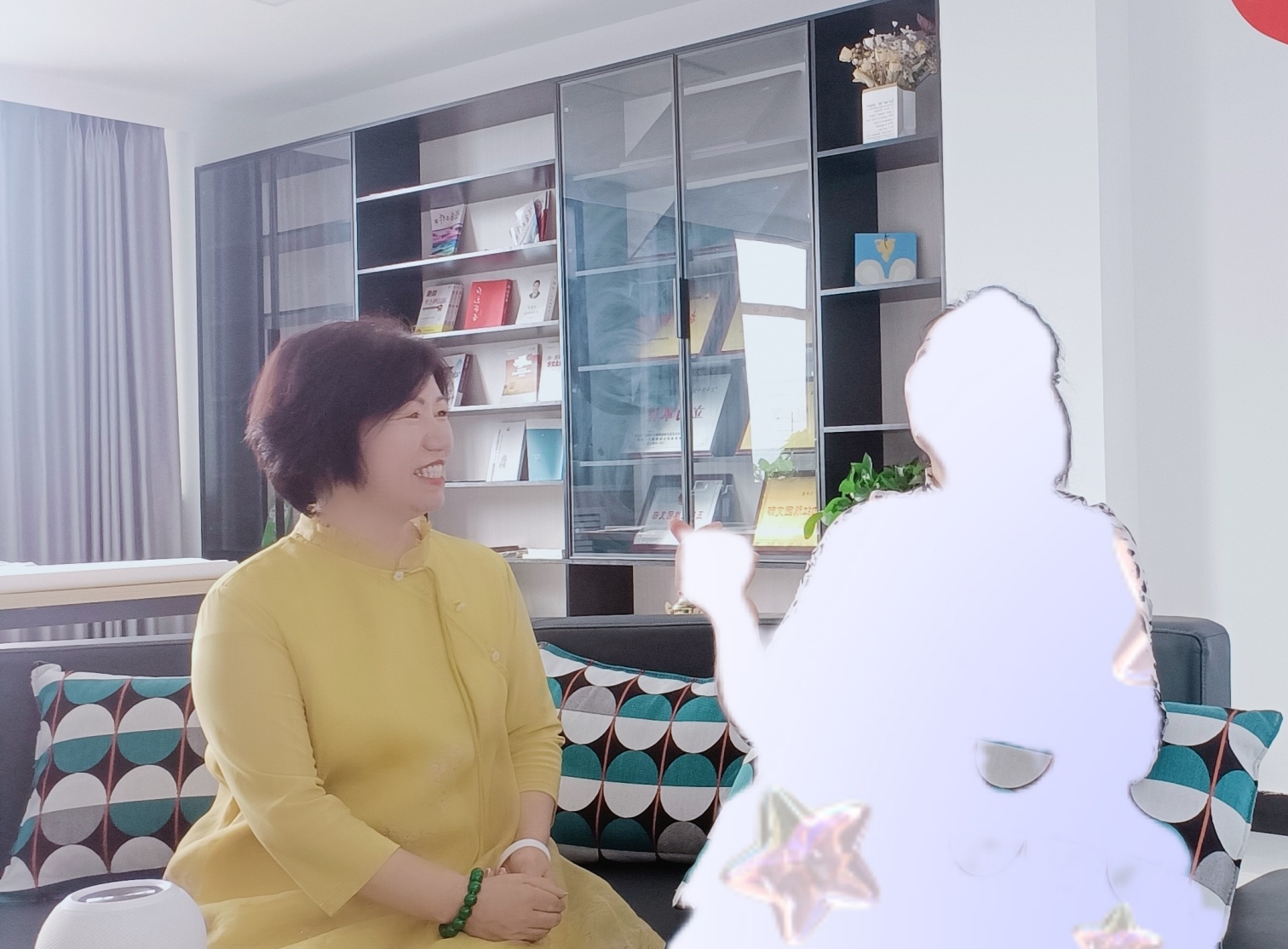 草原藍(lán)哈達(dá)協(xié)會(huì)關(guān)工委李冬梅“用愛點(diǎn)亮心， 護(hù)航成長(zhǎng)之路”活動(dòng)照片2_副本.jpg