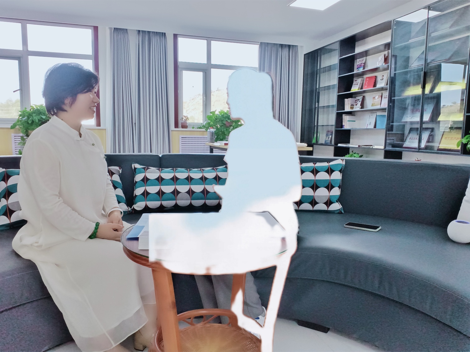 草原藍(lán)哈達(dá)協(xié)會(huì)關(guān)工委李冬梅“用愛點(diǎn)亮心， 護(hù)航成長(zhǎng)之路”活動(dòng)照片3_副本.jpg