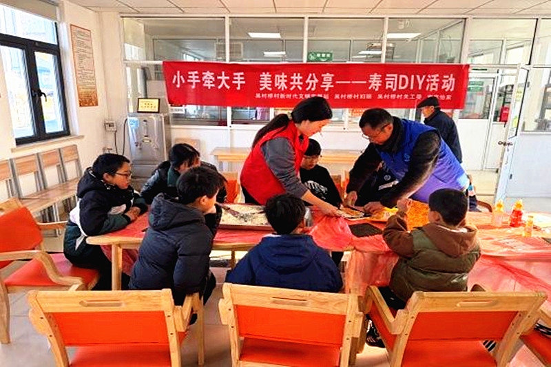 江蘇省南京市溧水區(qū)和鳳鎮(zhèn)吳村橋村關(guān)工委開展“小手牽大手，美味共分享”壽司DIY主題活動(04).jpg