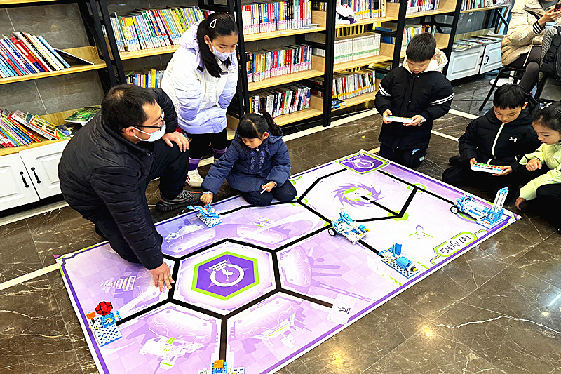 江蘇省南京市鼓樓區(qū)下關(guān)街道東炮臺(tái)社區(qū)關(guān)工委：童心筑夢(mèng)探科技，共育未來(lái)慧成長(zhǎng)(2)_.jpg
