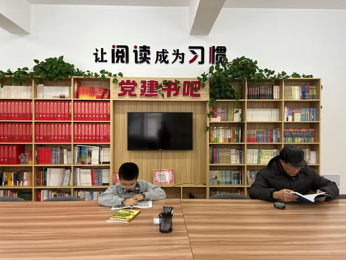 1769066613344089.jpg 大慶市紅崗區(qū)八百坰街道遠航社區(qū)關工小組開展紅色經典共讀活動.jpg