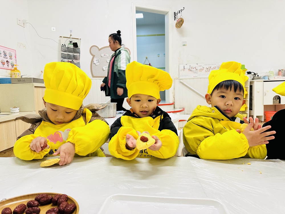 1月20日，廣西壯族自治區(qū)柳州市魚峰區(qū)天湖社區(qū)關(guān)工小組開展“品糯糕承節(jié)氣韻 伴稚子繪暖冬圖”主題實踐活動 (2)1.jpg