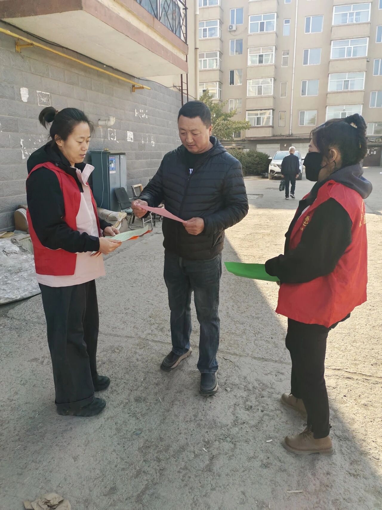 黑龍江省寧安市東京城鎮(zhèn)關(guān)工委組織志愿者開(kāi)展“文明實(shí)踐沐新風(fēng) 安全出行伴你行”安全出行宣傳活動(dòng).jpg