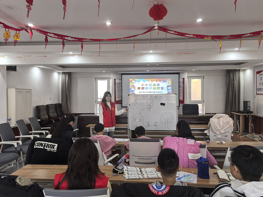 西城街道新天地社區(qū)“小小繪畫家 寒假美術創(chuàng)想營”活動照片2_副本.jpg