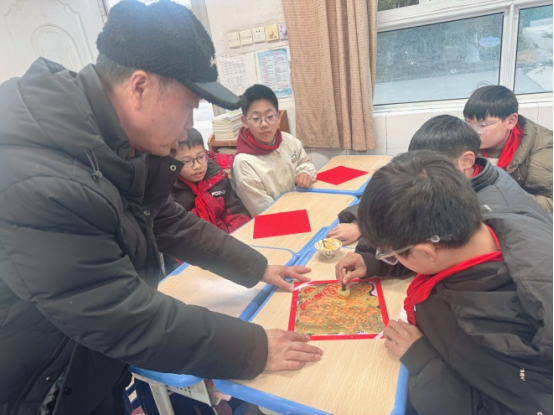 七都鎮(zhèn)】“五老”傳薪火 拓“?！睗櫷?.png