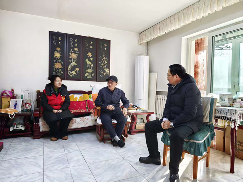 云杉路街道關(guān)工委“傳承紅色薪火，賡續(xù)精神血脈”新春慰問“五老”活動照片1_副本.jpg