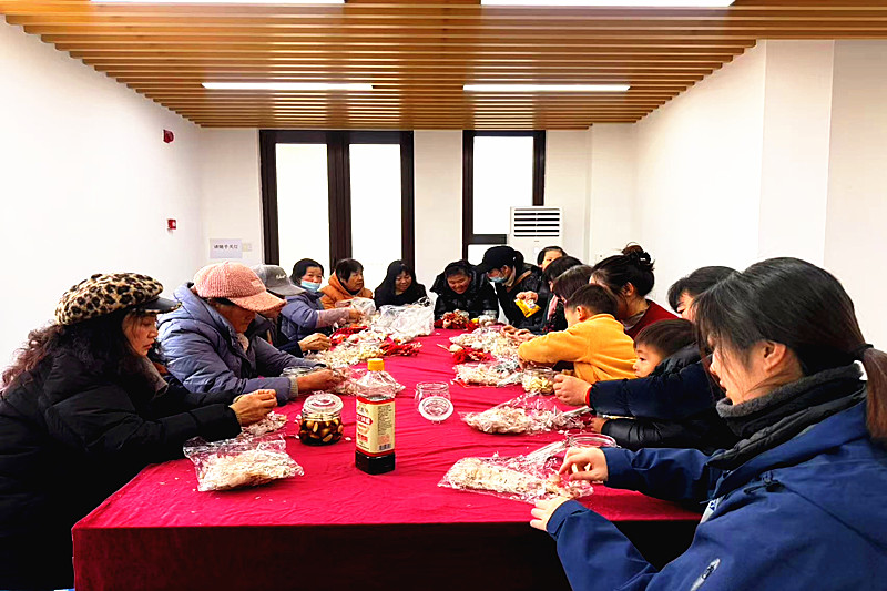 江蘇省南京市江心洲街道洲島興園社區(qū)關(guān)工委開展“臘八”傳統(tǒng)文化主題活動(dòng)(2).jpg