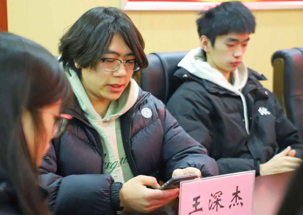 大學(xué)生座談會(huì)4.jpg