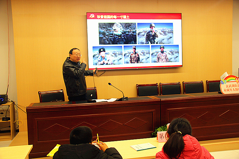 1770021704685198.jpg 玄武區(qū)關(guān)工委青少年“大思政”宣講團(tuán)走進(jìn)花園路社區(qū)青少年“冬令營(yíng)”(4).jpg