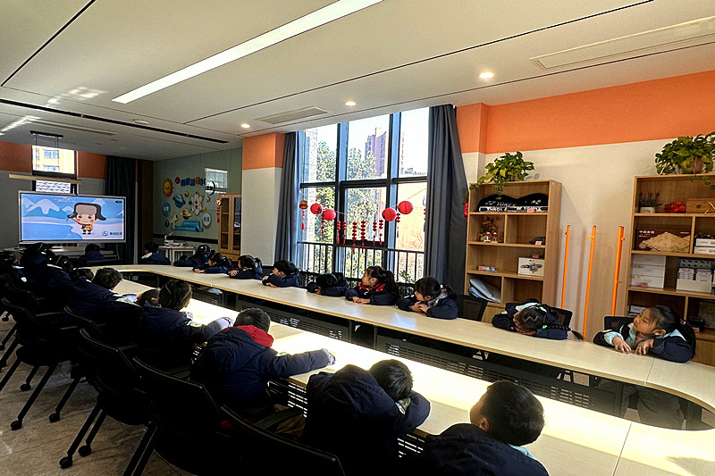 江蘇省南京市六合區(qū)龍池街道校外教育中心輔導(dǎo)站聯(lián)合開展“童心識臘八，民俗潤心田” 民脧俗文化活動(1).jpg