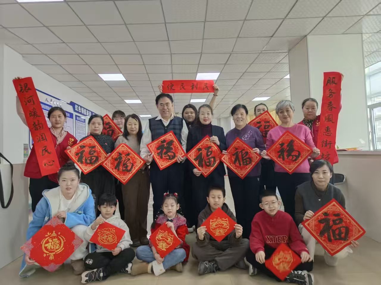 大慶市紅崗區(qū)銀河街道銀河社區(qū)關(guān)工小組開(kāi)展“翰墨迎新春·福韻潤(rùn)童心”民俗文化主題實(shí)踐活動(dòng) (1).jpg