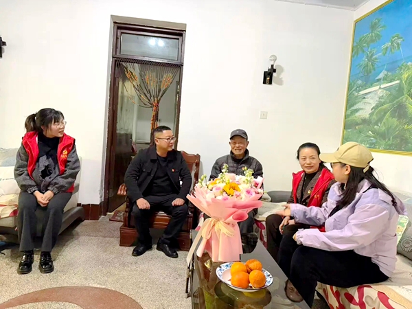 1770297315938998.jpg 慰問現(xiàn)場.jpg