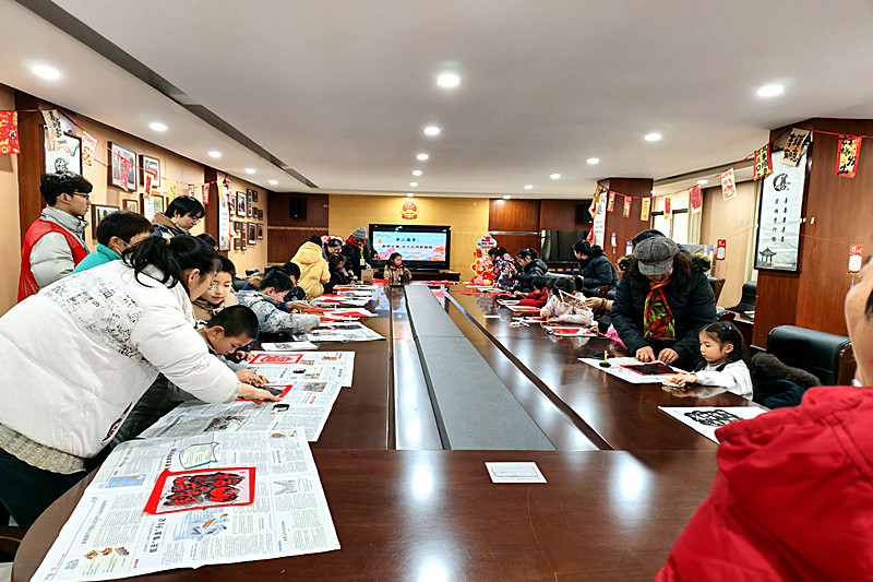 1770611376126578.jpg 江蘇省南京市秦淮區(qū)大光路街道藍旗新村社區(qū)成功舉辦“拾韻中國年?風雅少年行”活動(2).jpg