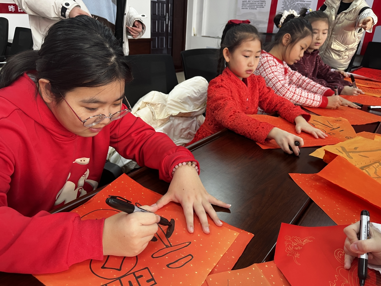 大慶市紅崗區(qū)銀河街道溫馨社區(qū)關(guān)工小組攜手婦聯(lián)，組織開展“萌娃鬧新春 童心迎佳節(jié)”主題活動(dòng) (2).jpg