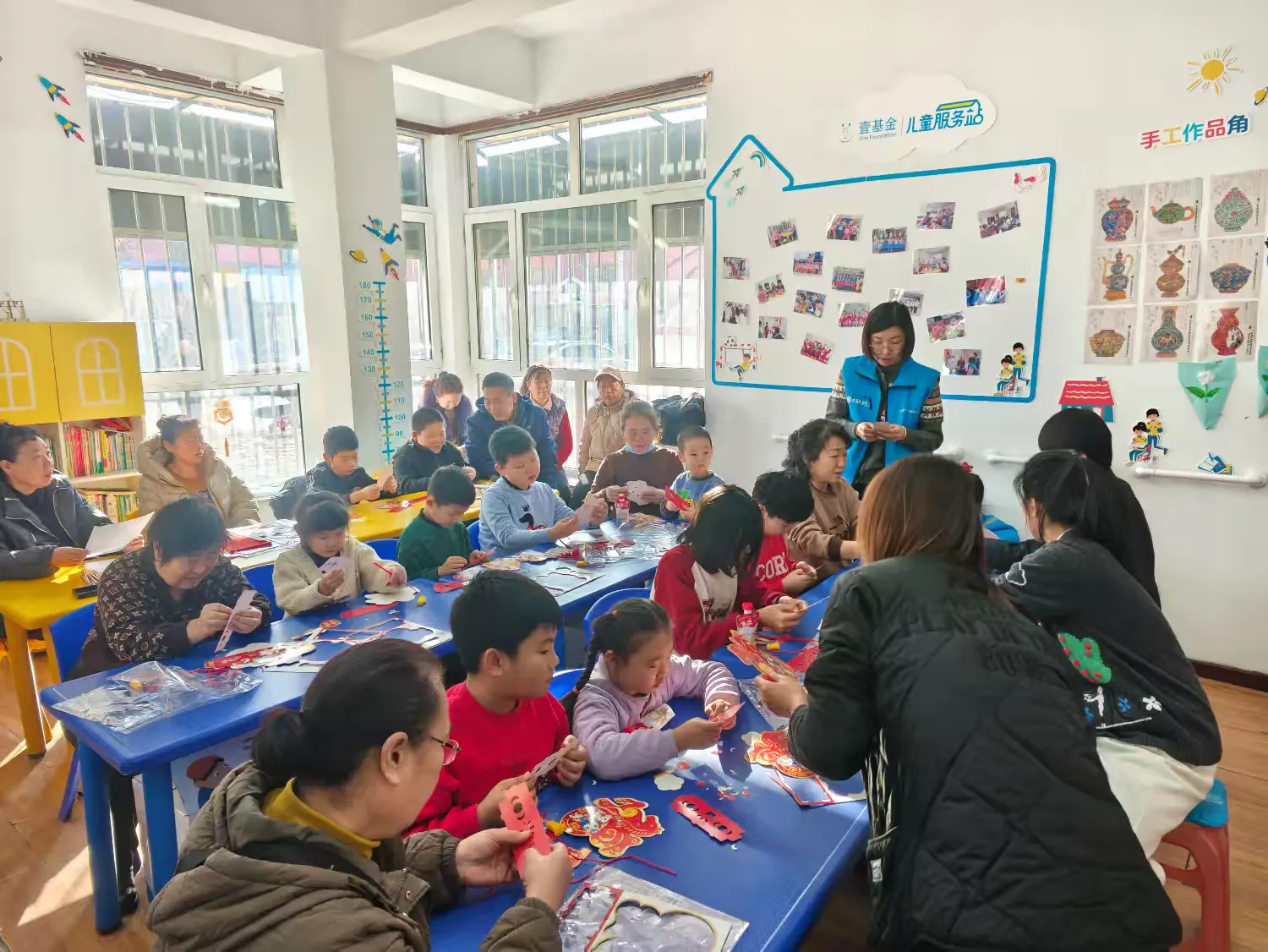 1770780061327373.png 2026.02.10彩屯街道豎井社區(qū)關(guān)工委寒假活動(dòng)照片之一.png