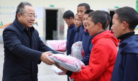 銀發(fā)紅心永遠(yuǎn)向著太陽