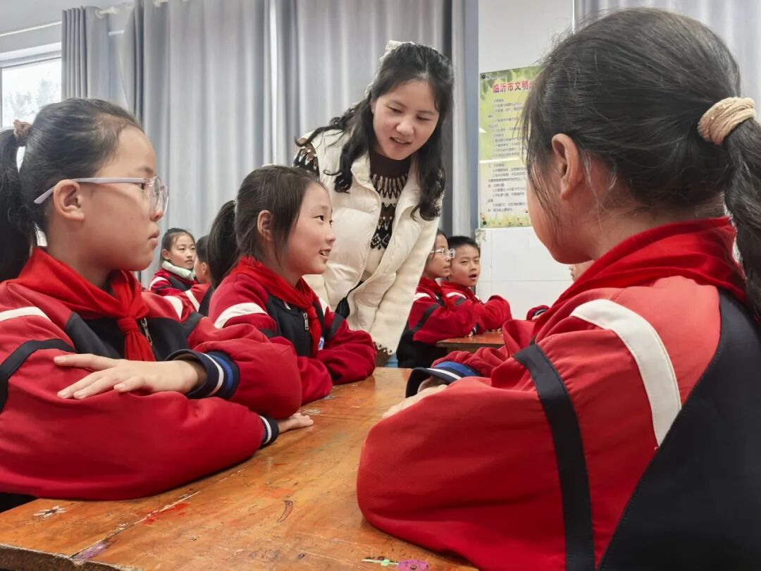 山東省臨沂市河?xùn)|區(qū)八湖鎮(zhèn)劉店子中心小學(xué)源自于劉店子中心小學(xué)的感動(dòng)